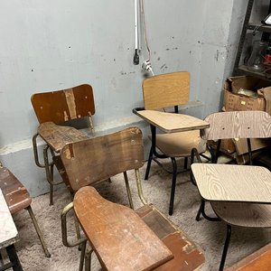 Lote de 7 Mesas y 15 Sillas Escolares de Hierro y Madera - imagen 15