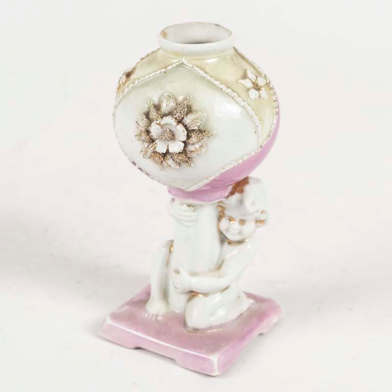 Lote anterior: Vaso de porcelana isabelino con figura