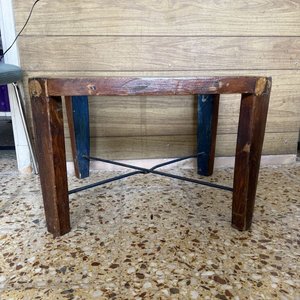 Mesa Auxiliar o de Centro de Madera con Tapa de Vidrio y Refuerzo Metálico - imagen 2