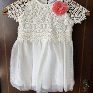 Vestido Blanco Niña Nicole Miller Talla 24M con Encaje y Flor Coral - imagen 7