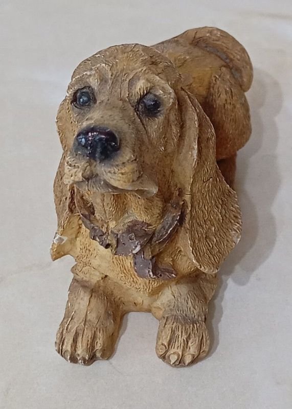 Figura de un Basset Hound en poliresina - imagen 2