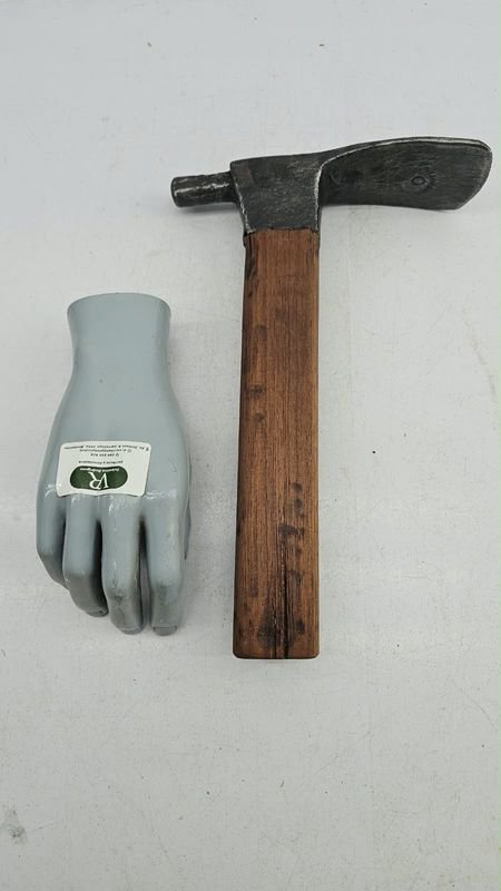 Azuela Antigua de Carpintero con Cuño Metálico y Mango de Madera