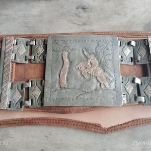 Rastra de cuero y metal con detalles en plata y oro - imagen 4