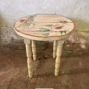 Mesita de Arrime Redonda Restaurada con Diseño Floral - imagen 2