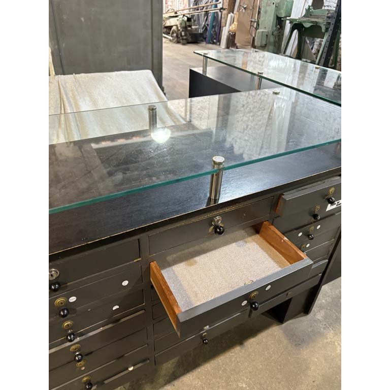 Mueble bajo con cajones tapa vidrio, faltan tiradores - imagen 2