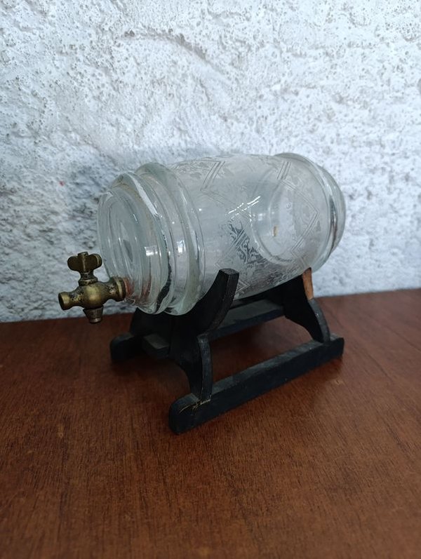 Antiguo decantador de vidrio con diseño de vidrio grabado - imagen 1
