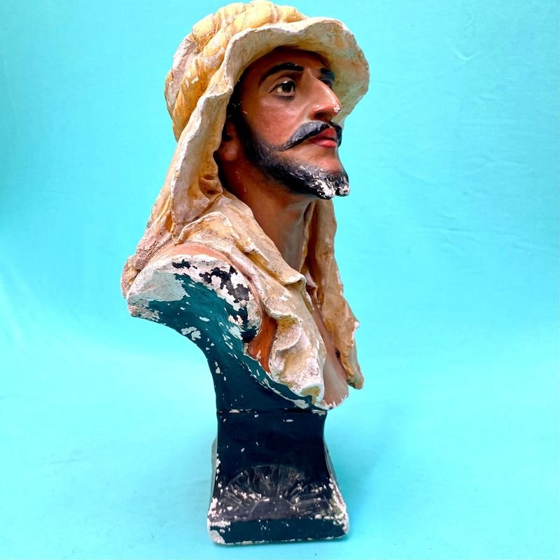 Figura busto de Jeque o Personaje del Medio Oriente en tiza pintada a mano - imagen 5