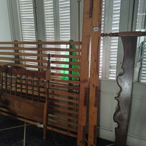 Lote siguiente: Cama de 2 Plazas en Cedro