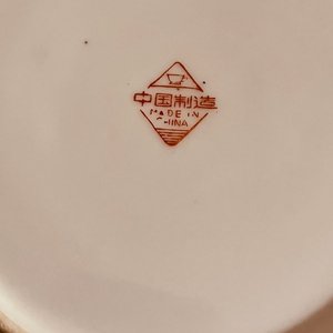 4 Platillos de Porcelana con Borde Dorado, Made in China - imagen 3