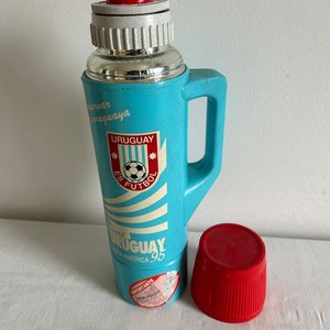 Termo Celeste "Uruguay Copa América 95" con Tapa Roja - imagen 1