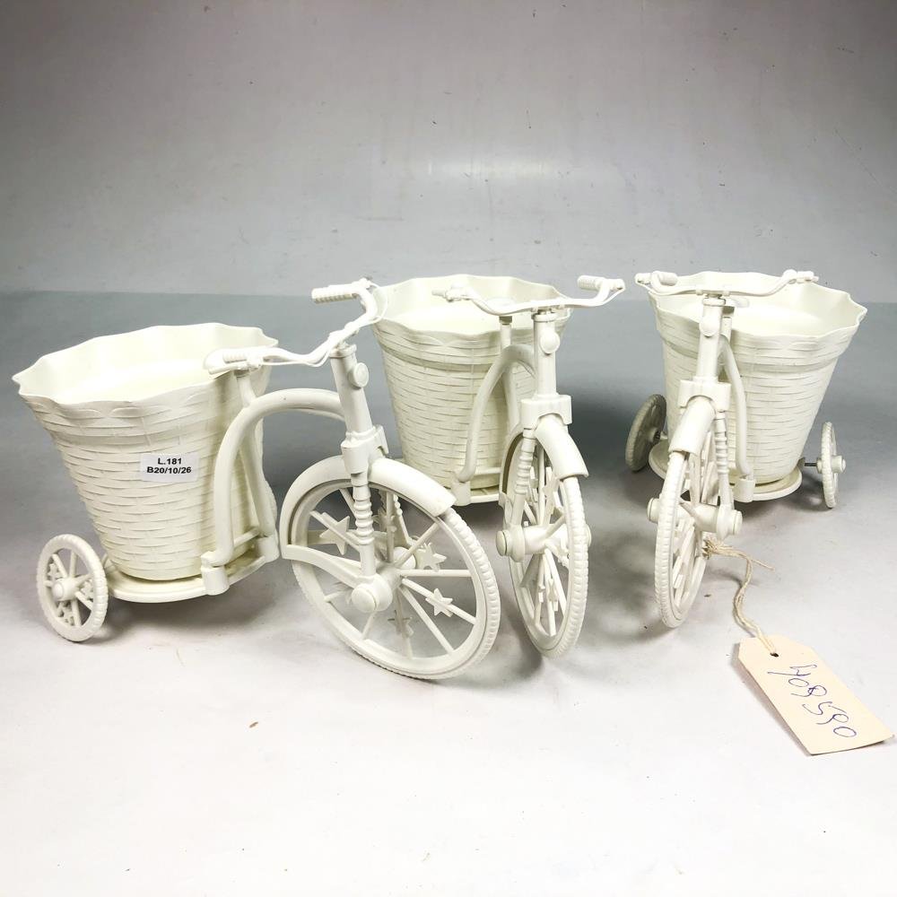 Set de 3 Maceteros Decorativos Triciclo en Plástico Blanco
