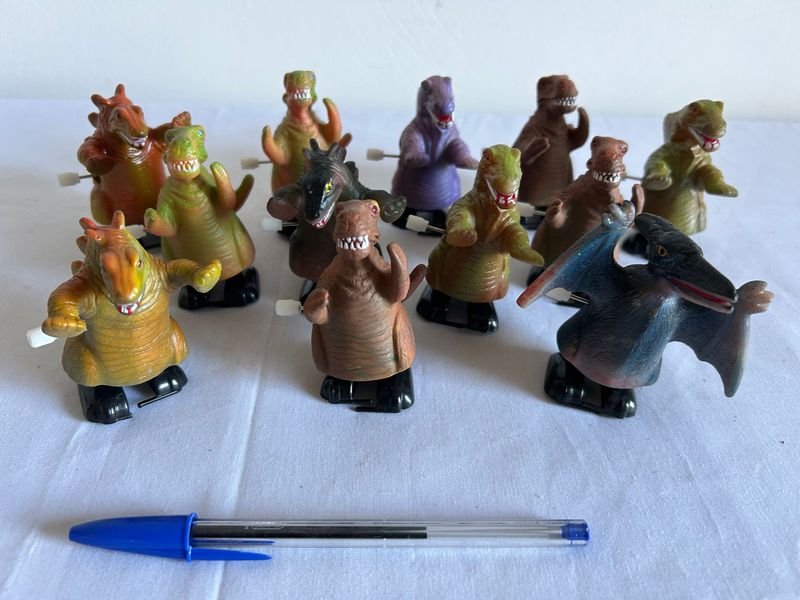 Colección de 11 Juguetes de Dinosaurios a Cuerda con Mecanismo de Marcha