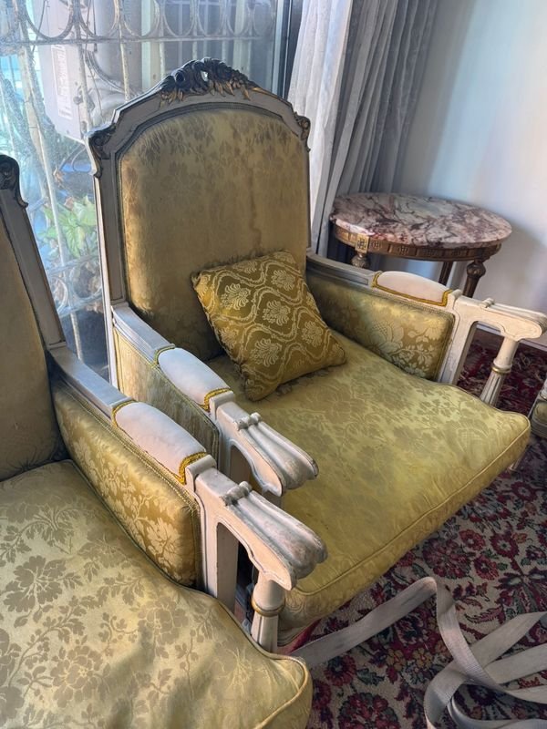 Sillones franceses de un cuerpo con detalles en el tapizado - imagen 6