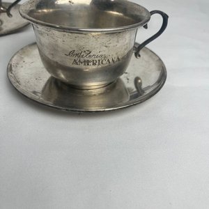 Juego de 5 Tazas de "Plata" con Platillos - Confitería Americana - imagen 6