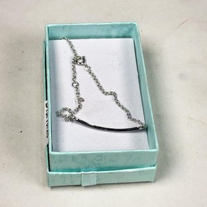 Lote siguiente: Pulsera Fina para Dama con Estuche