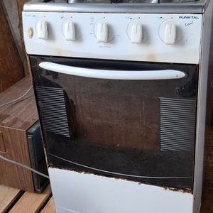 Lote siguiente: Cocina a Gas Punkal Blanca con Horno y Encendido Eléctrico