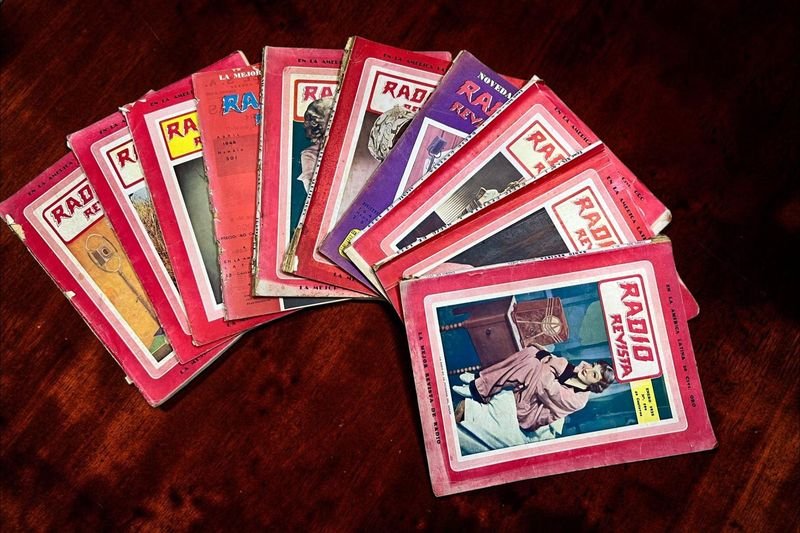 Lote de 10 Revistas "Radio Revista" (1930s-1940s)