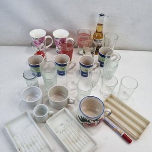 Lote Variado de 28 Piezas: Vasos, Tazas y Bandejas de Cerámica y Vidrio - imagen 2