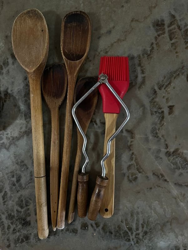 Utensilios de cocina en madera y metal - imagen 1