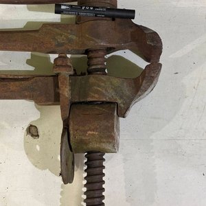 Morsa de Herrero Antigua de Hierro Fundido - imagen 4