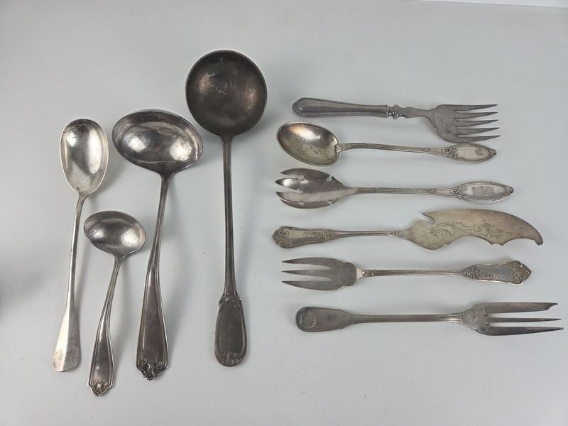 Lote anterior: Cubiertos de servicio europeos en plata, excelente condición