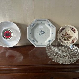 Lote anterior: Conjunto de Platos y Ceniceros de Porcelana y Cristal