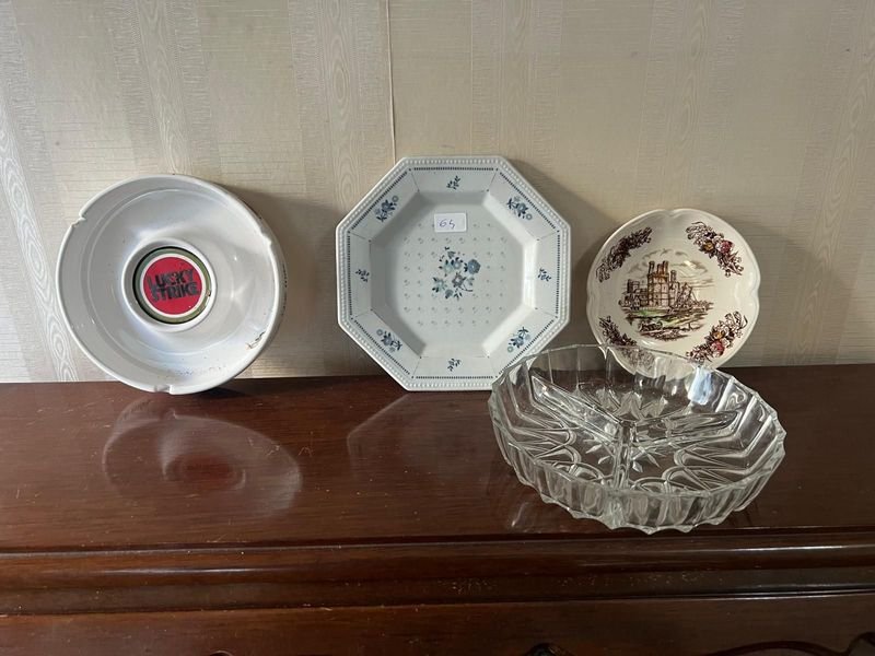 Conjunto de Platos y Ceniceros de Porcelana y Cristal