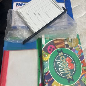 Lote anterior: Guillotina de Papel y Juego de Mesa Multijuegos
