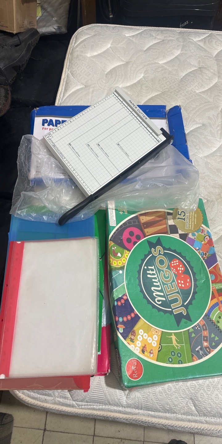 Guillotina de Papel y Juego de Mesa Multijuegos