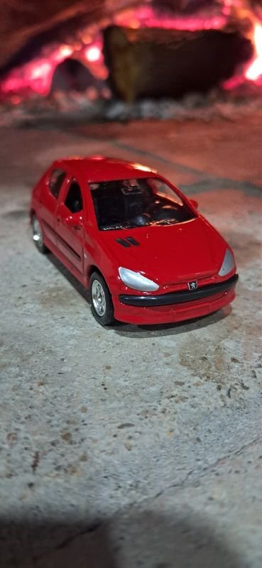 Réplica Metálica Peugeot 206 Roja con Caja Original - imagen 1