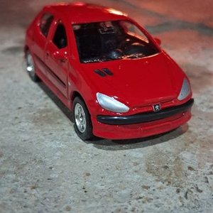 Lote siguiente: Réplica Metálica Peugeot 206 Roja con Caja Original