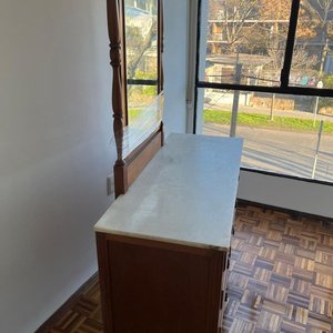 Cómoda Antigua Inglesa de Madera con 6 Cajones y Tapa de Mármol - imagen 3