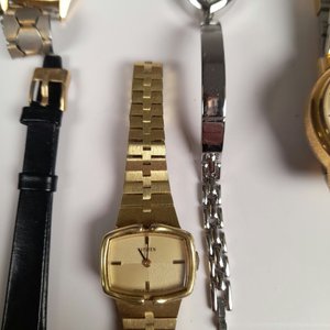 Lote de 5 Relojes de Pulsera para Dama: Metal y Dorados - imagen 4