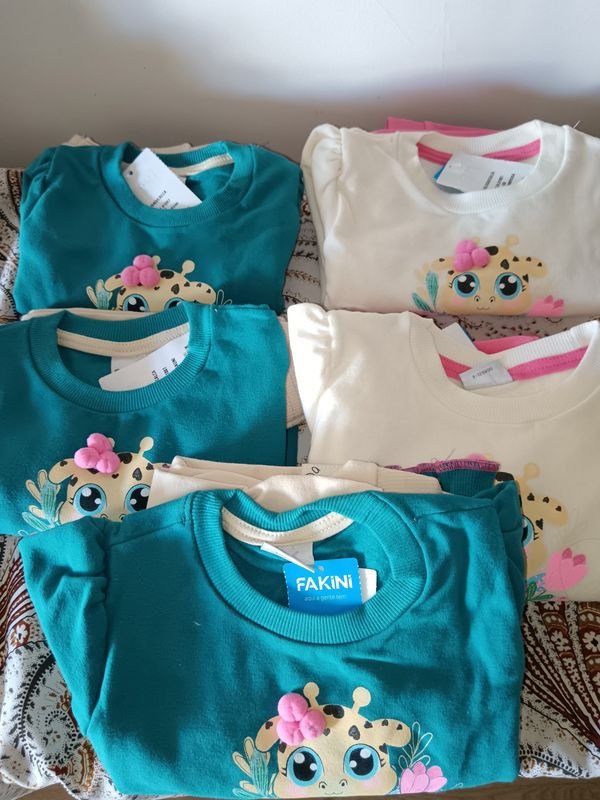 Lote siguiente: Ropa para bebés con buzos y pantalones