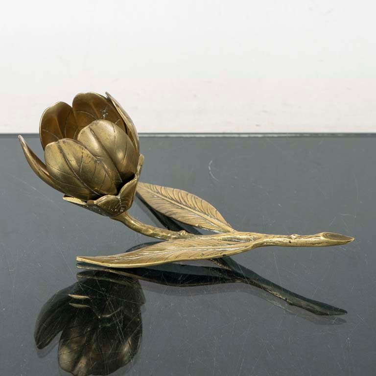 Lote anterior: Cenicero de bronce con forma de flor