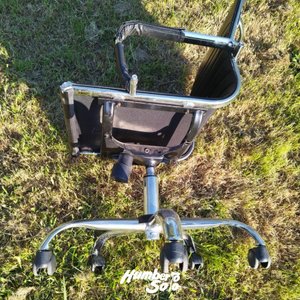 Silla de Escritorio Giratoria Negra con Detalle en Tapizado - imagen 4