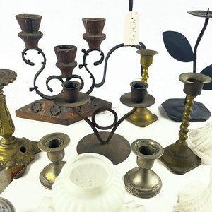 Lote de Candelabros de Metal y Tulipitas Esmeriladas - imagen 3