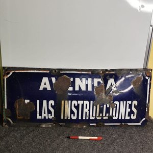 Lote siguiente: Chapa Esmaltada Antigua "Avenida Las Instrucciones"