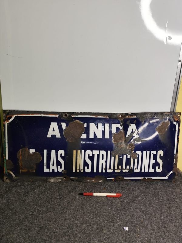 Chapa Esmaltada Antigua "Avenida Las Instrucciones"