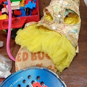 Lote Variado: Muñecas, Accesorios de Moda, Juguetes y Más - imagen 9