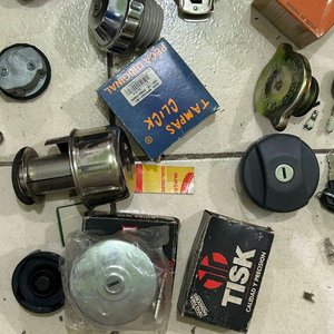 Lote de Tapas de Tanque de Combustible y Radiador con Llaves - imagen 2