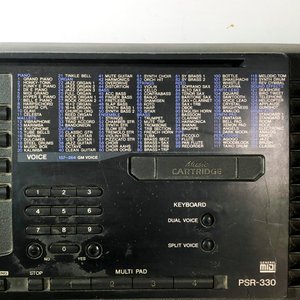 Teclado Yamaha PSR-33 con pantalla y múltiples funciones - imagen 3
