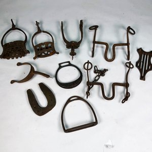 Lote de Herrajes para Caballo: Espuelines, Estribos y Frenos de Metal - imagen 2