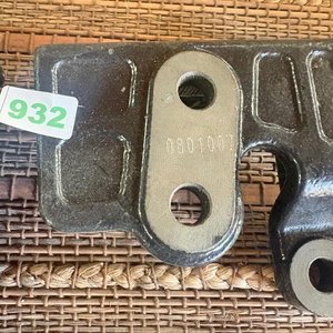 Juego de 2 Soportes Inferiores Geely Originales - imagen 2