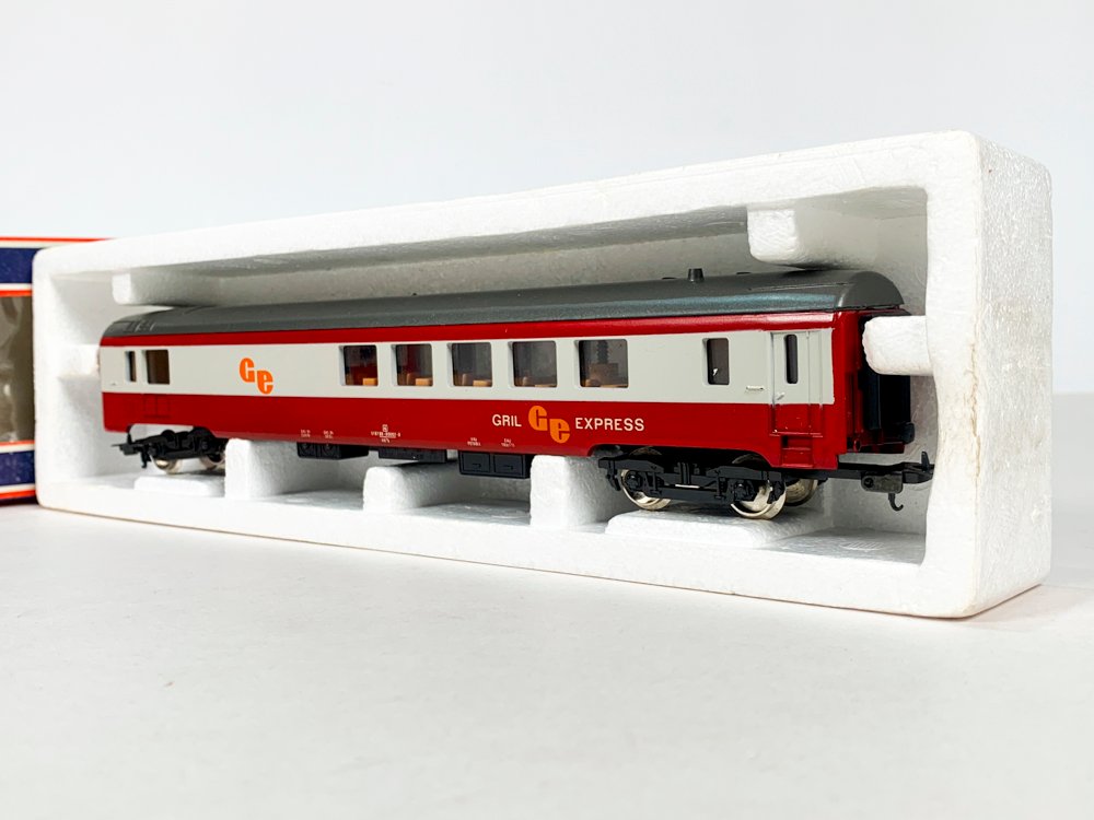 Vagón de tren GE, color rojo y blanco - imagen 2