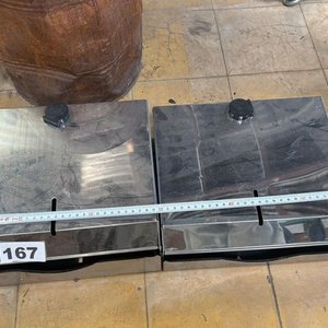 Lote siguiente: Dos Servilleteros de Acero Inoxidable