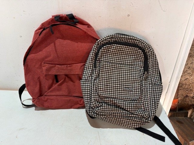 Dos Mochilas Escolares