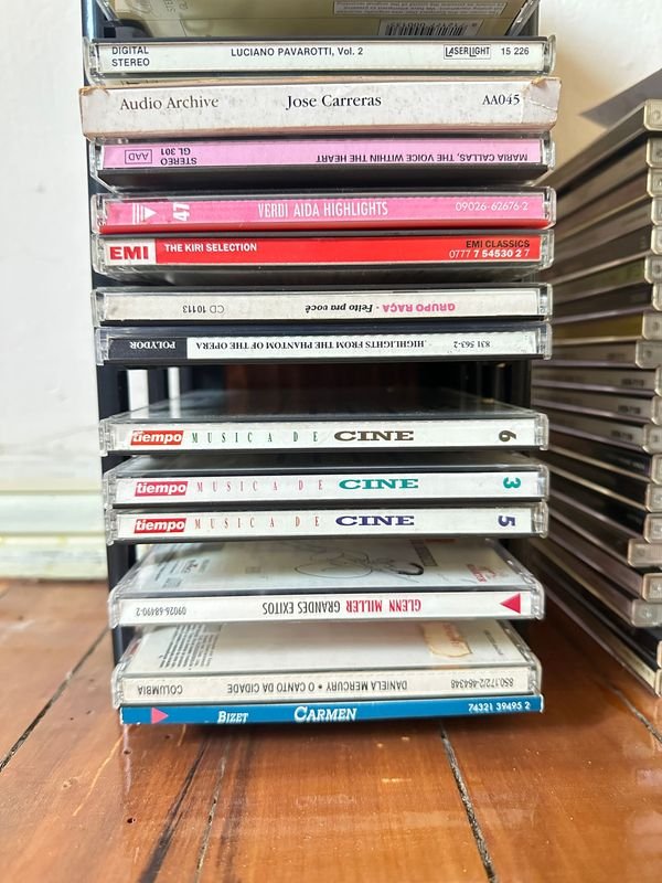 Colección de CDs y porta CDs en buen estado - imagen 5