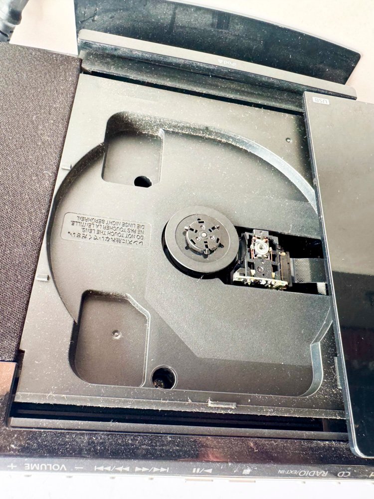 Reproductor de CD y base para iPad en buen estado - imagen 3