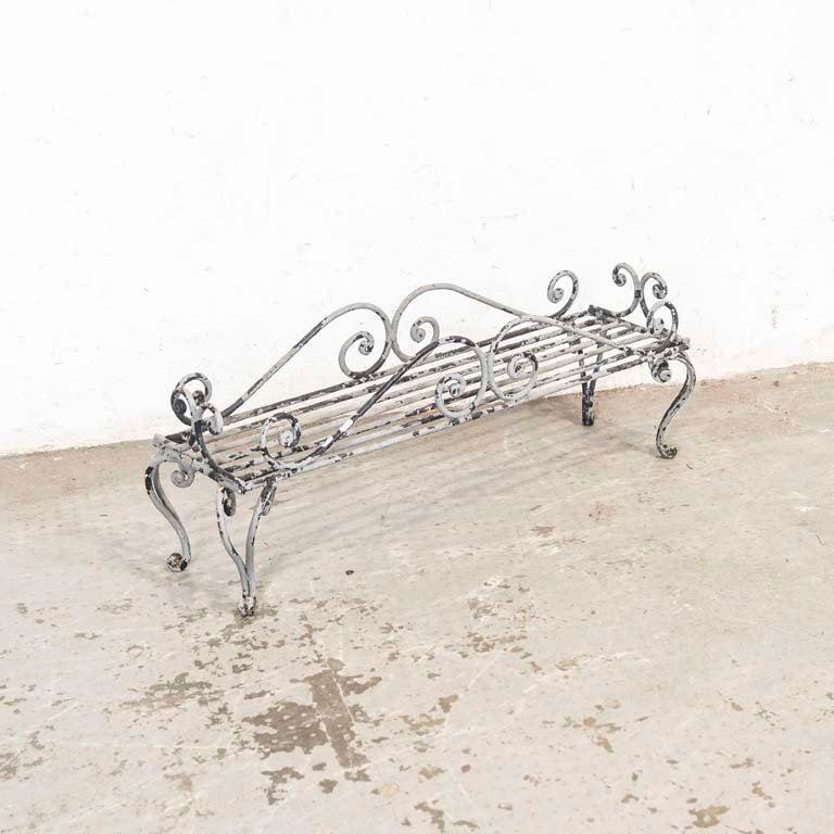 Lote anterior: Porta macetas de hierro forjado con diseño floral